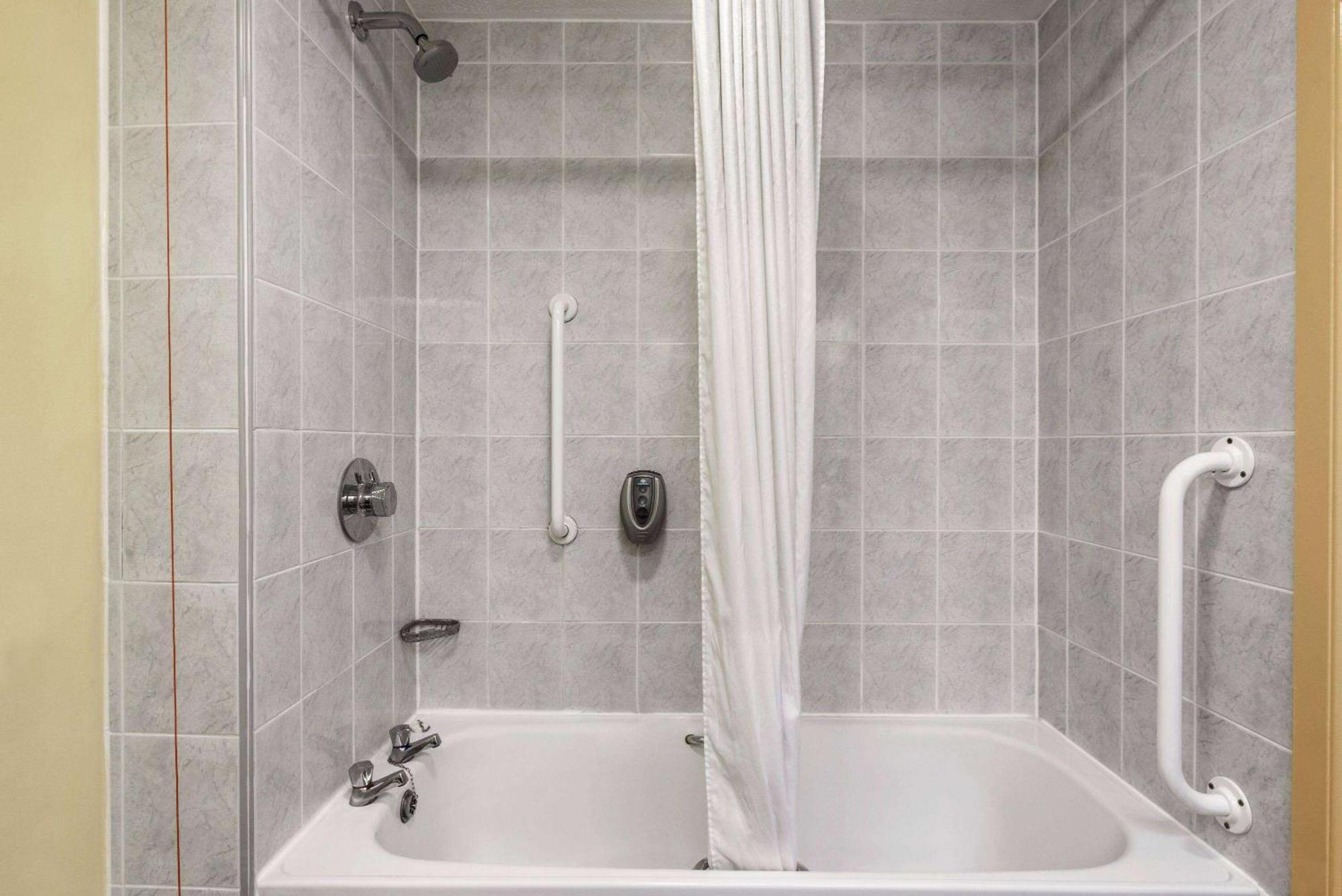 Days Inn Watford Gap クリック エクステリア 写真