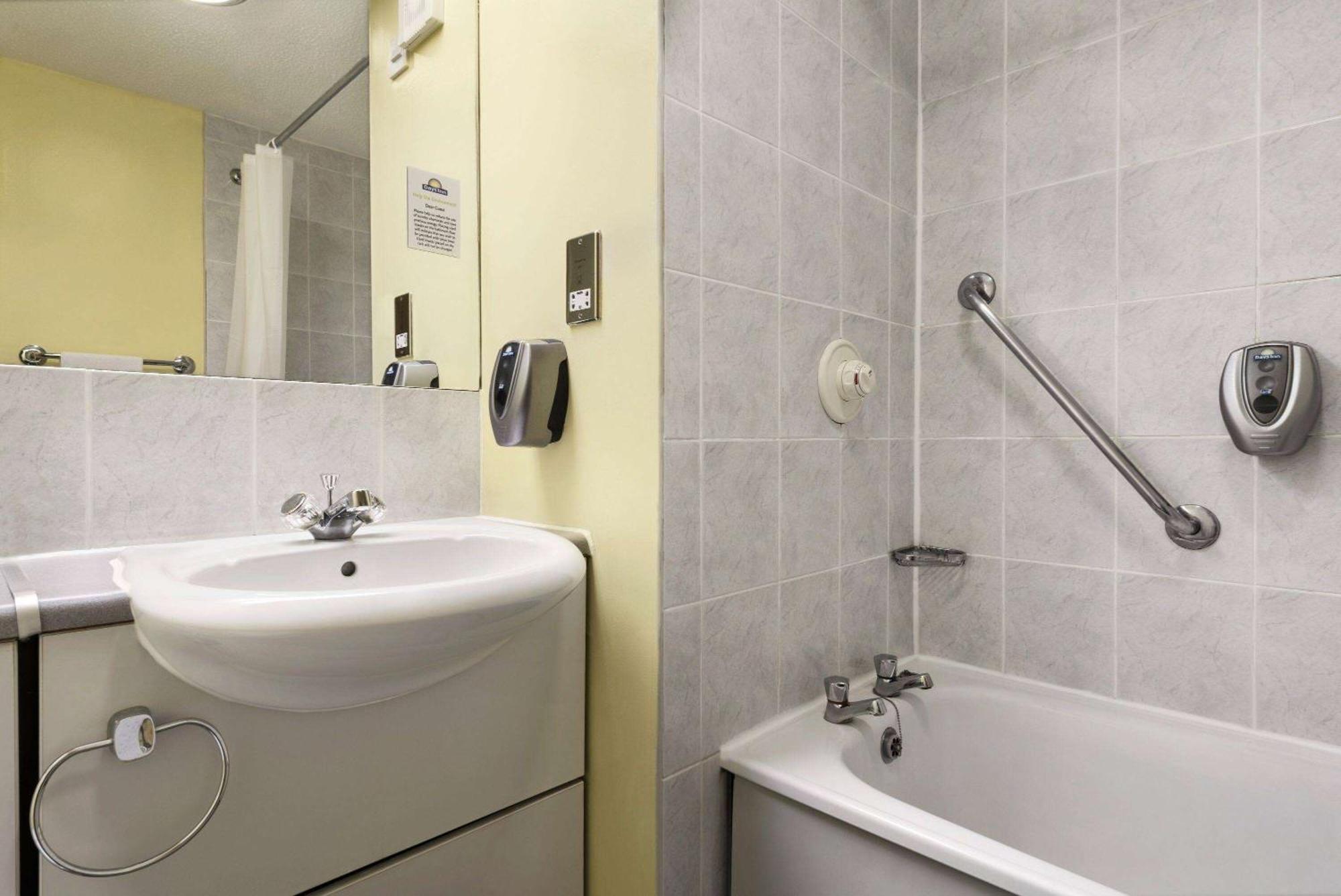 Days Inn Watford Gap クリック エクステリア 写真