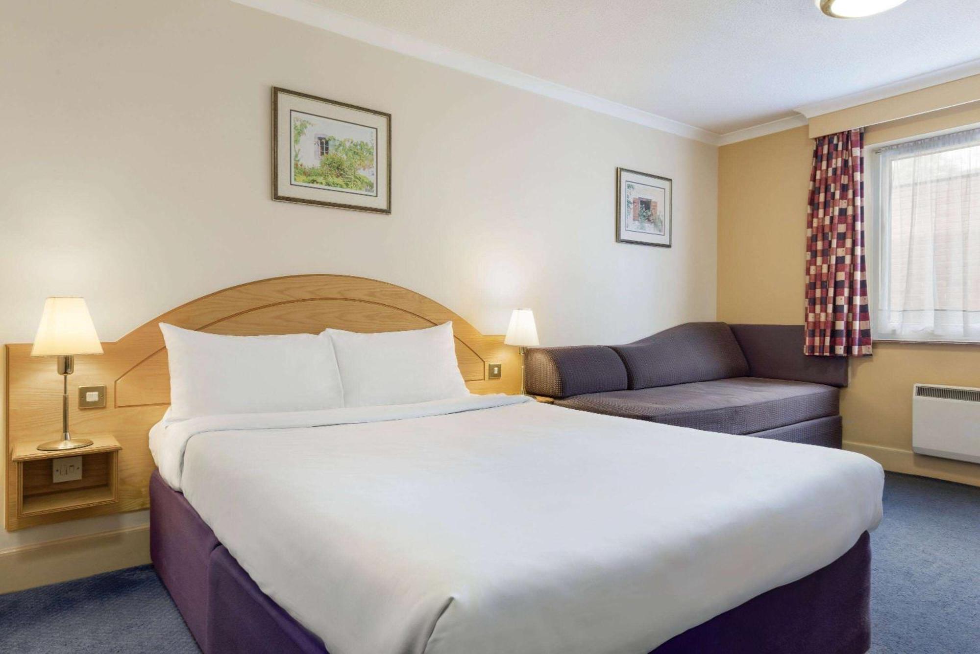 Days Inn Watford Gap クリック エクステリア 写真