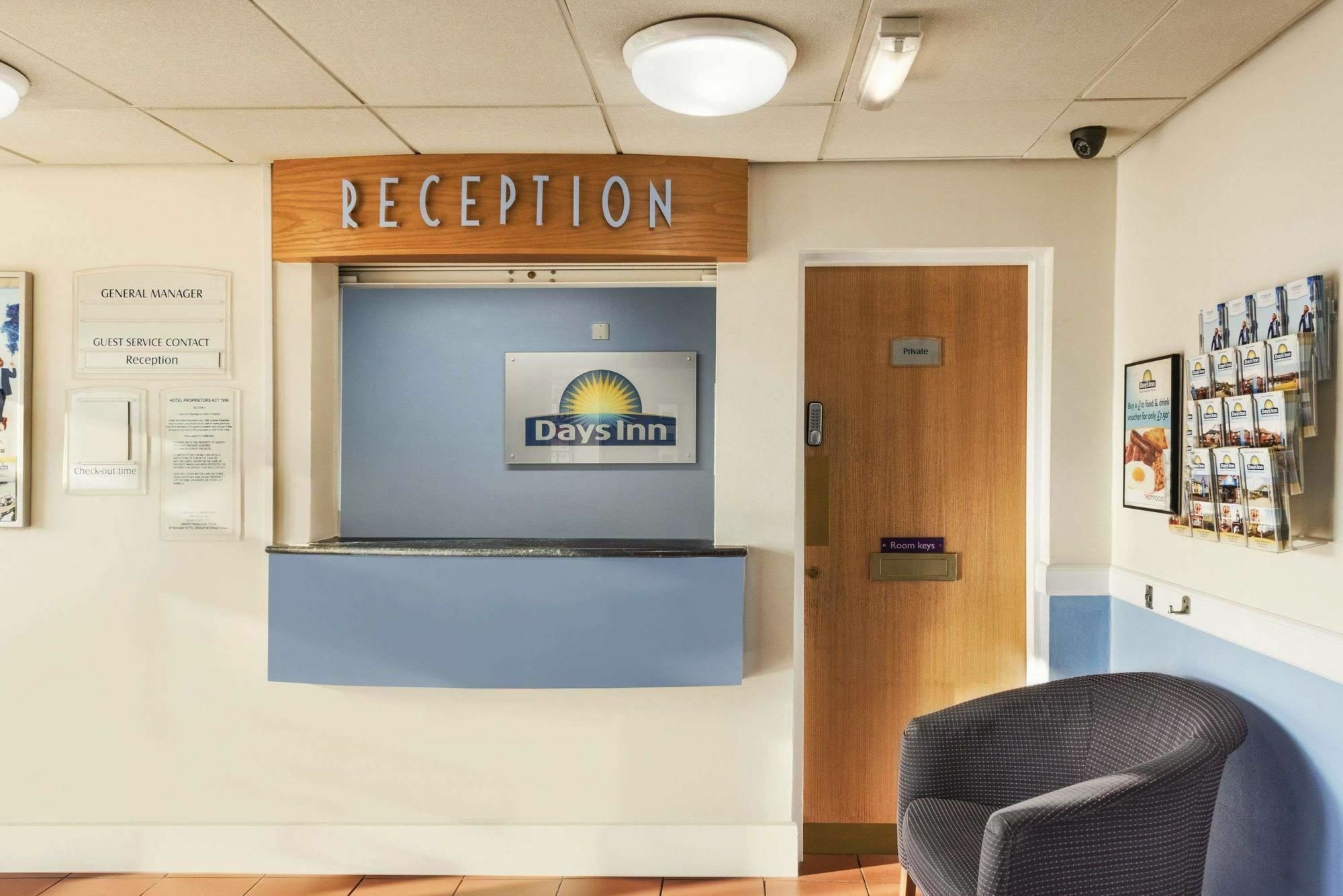 Days Inn Watford Gap クリック エクステリア 写真